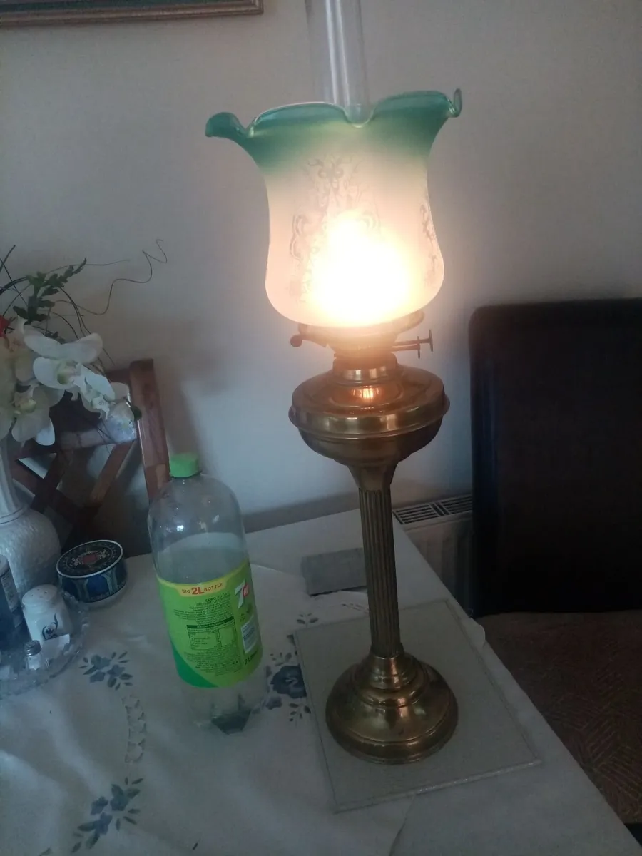 Tall vintage oil lamp - Image 2