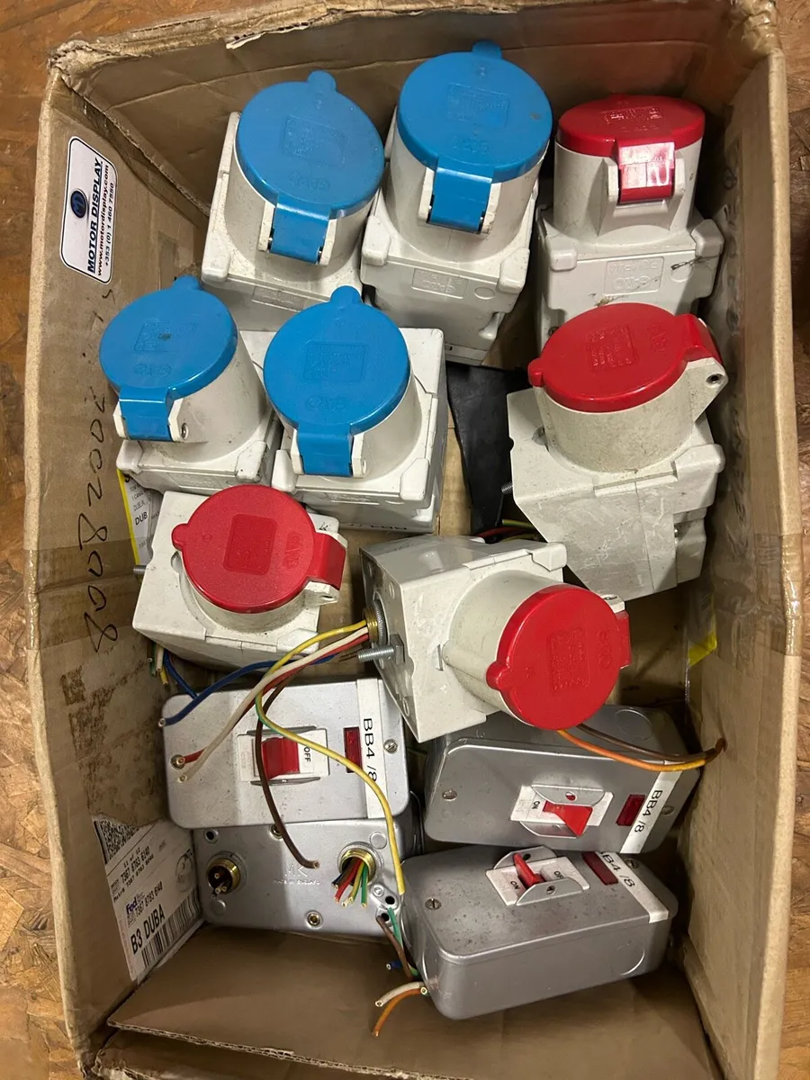 Electrical sockets / isolators - Image 1