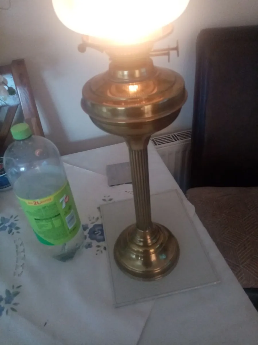Tall vintage oil lamp - Image 4