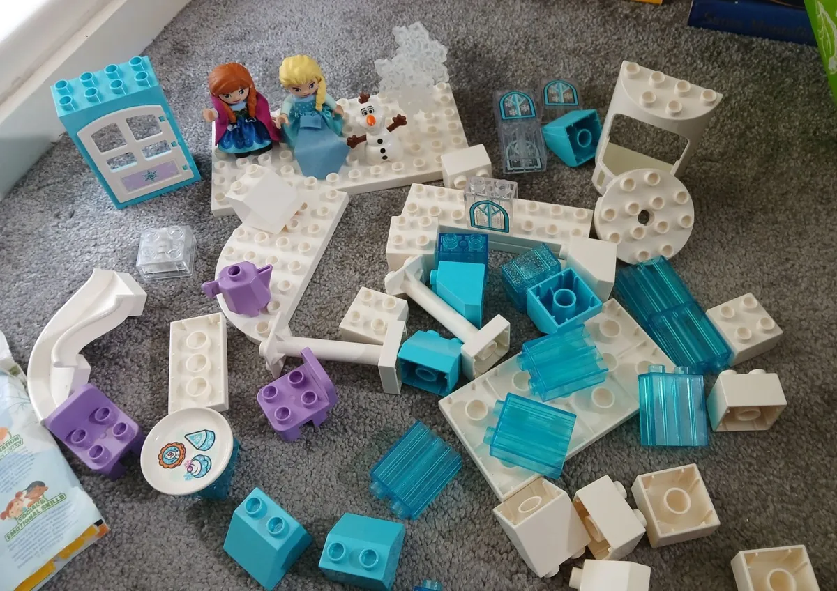 Duplo lego frozen castle disney set with 3 figures - Image 3