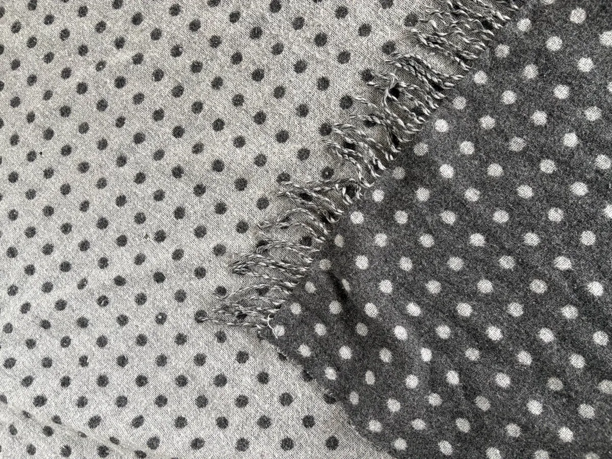 2 x pure wool throws - Image 2