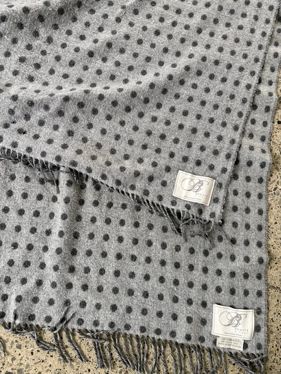 2 x pure wool throws - Image 3