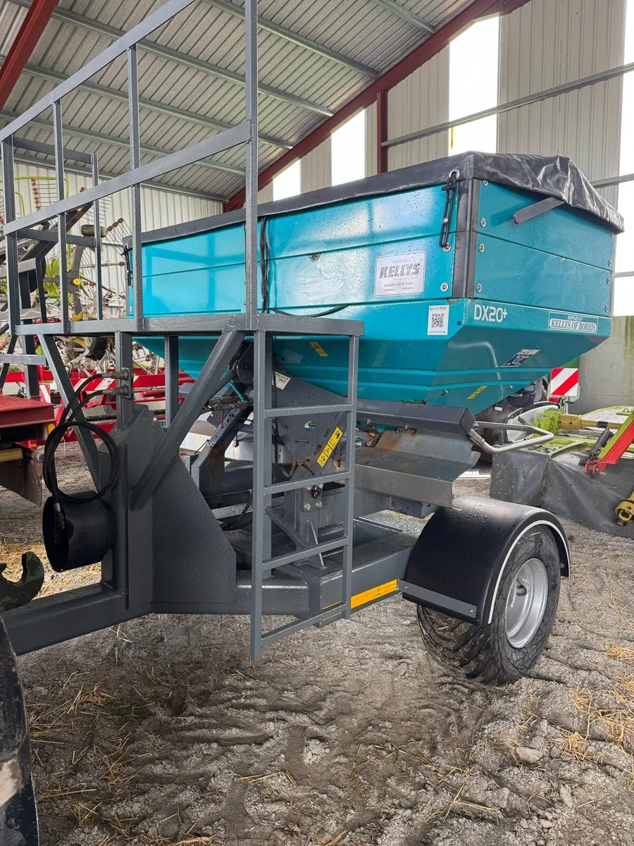Sulky 2T fertiliser spreader - Image 1