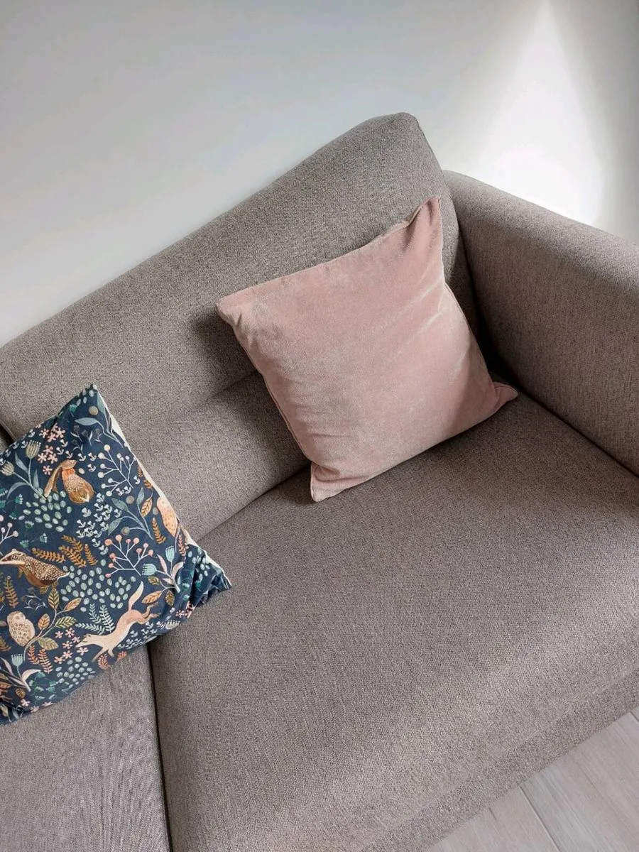 2x 3 seater sofa and a footstool - Image 3