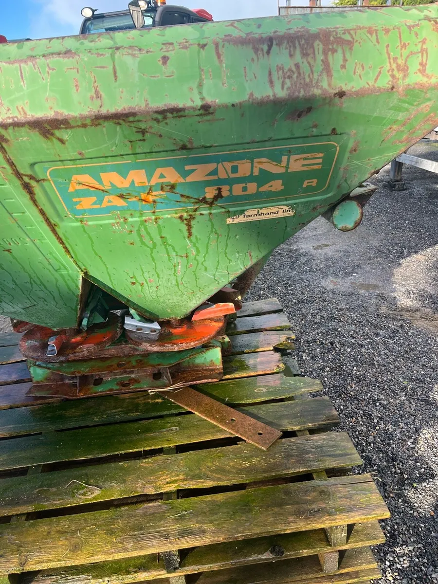 Fertiliser spreader - Image 1