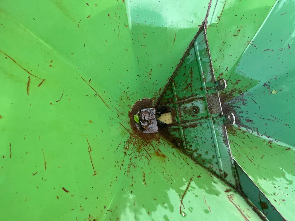 Fertiliser spreader - Image 3