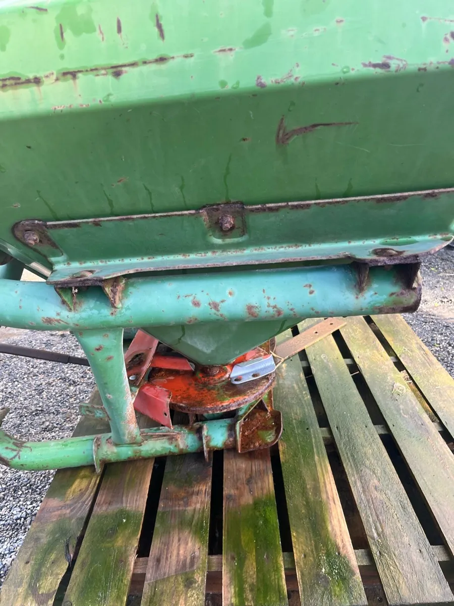 Fertiliser spreader - Image 4