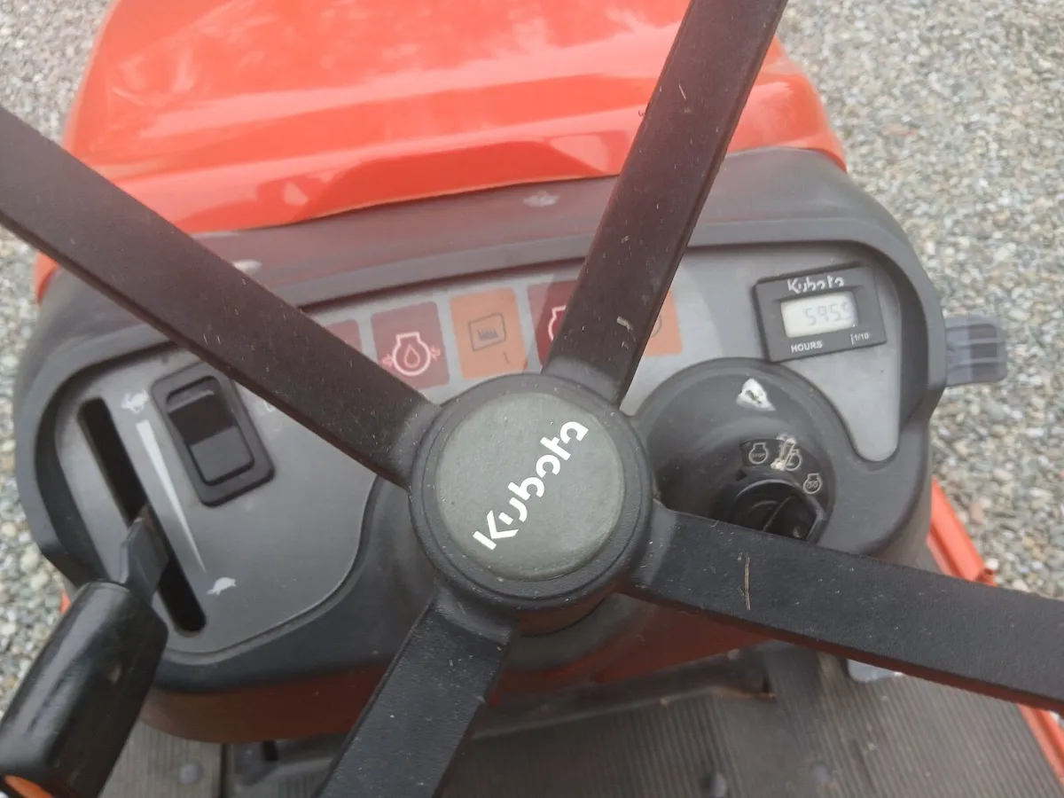 Ride on lawnmower - Image 1