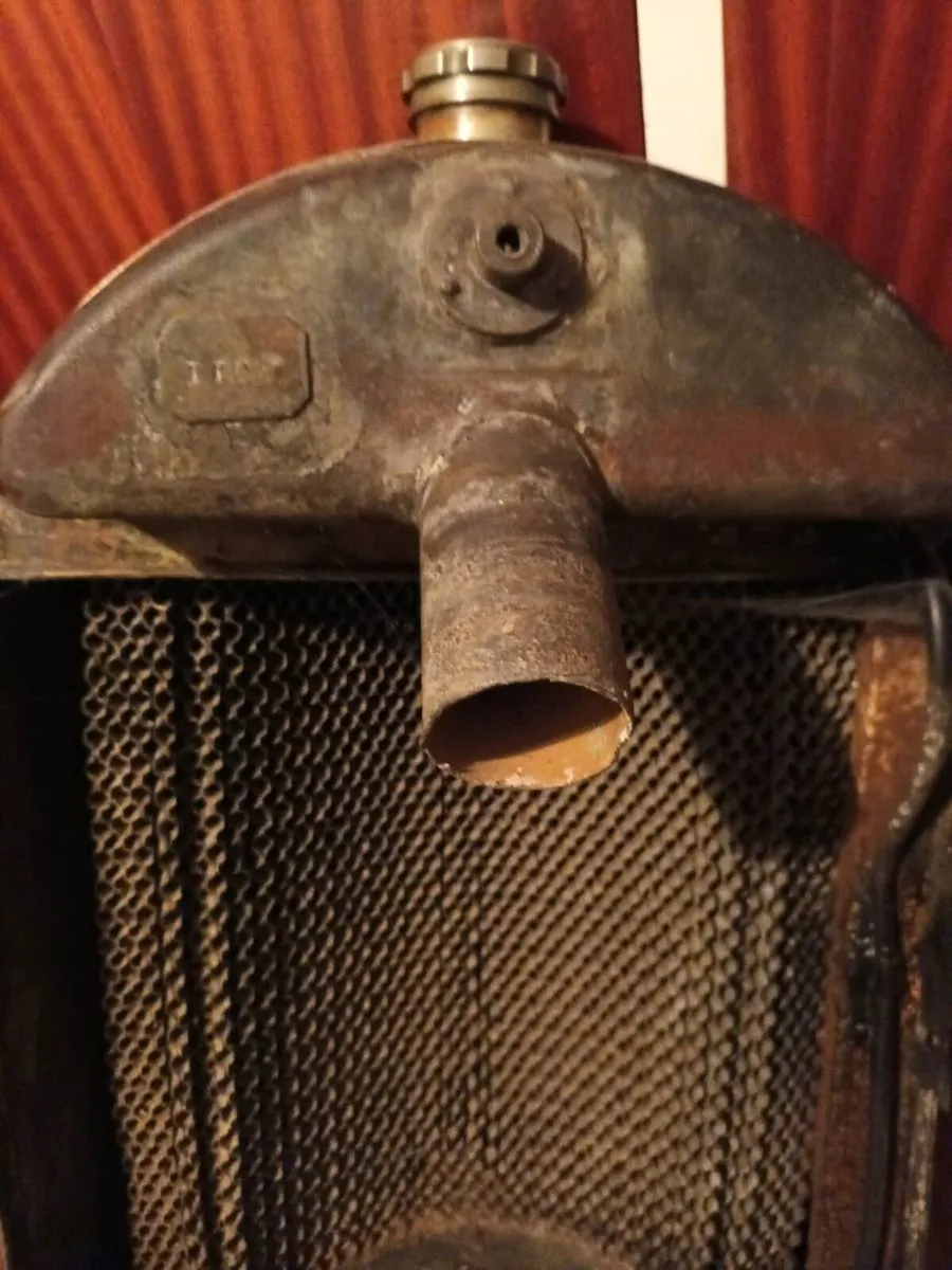 Vintage Car Radiator - Image 4