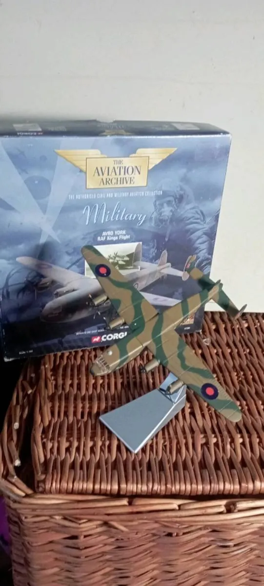 CORGI DIE-CAST MODLE PLAINS. 8 MODLES IN TOTAL - Image 3