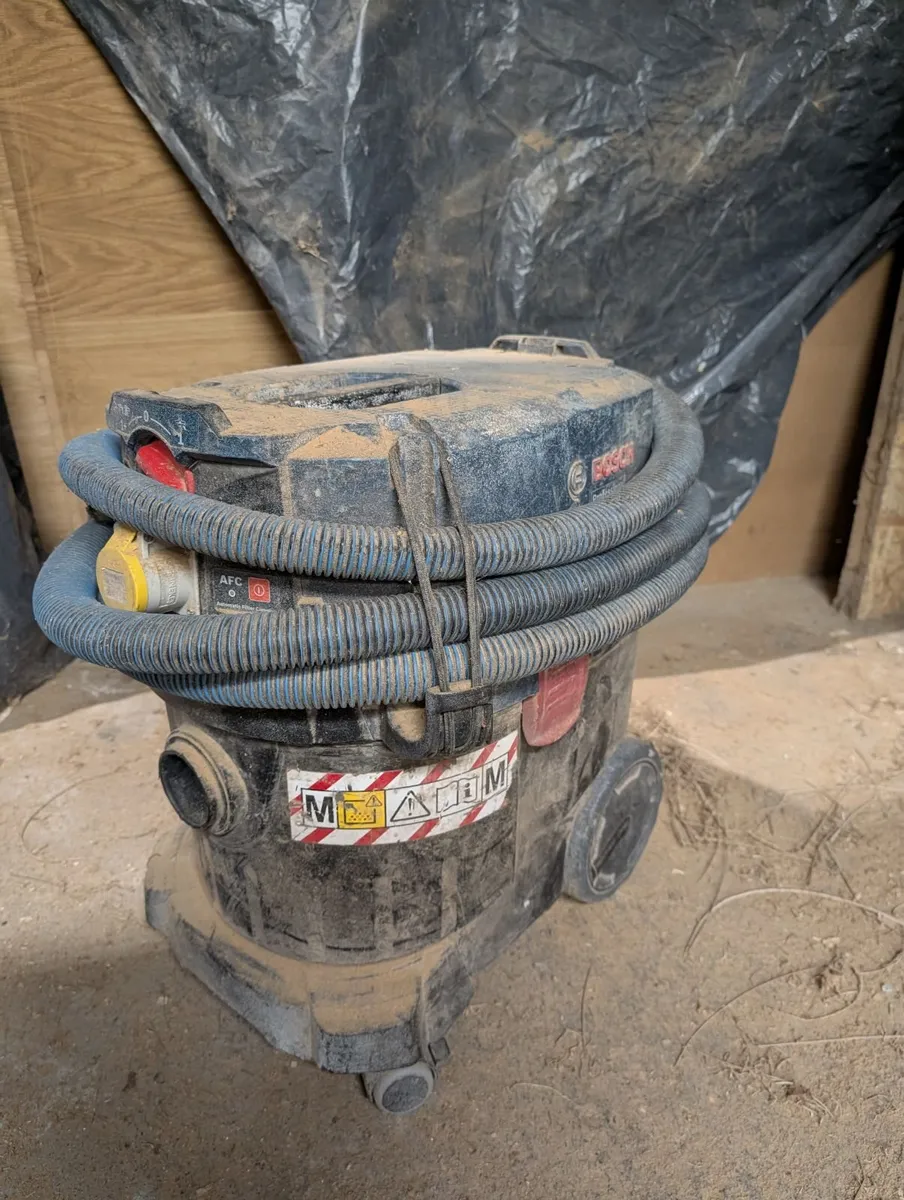 Bosch dust extractor / vac - Image 1