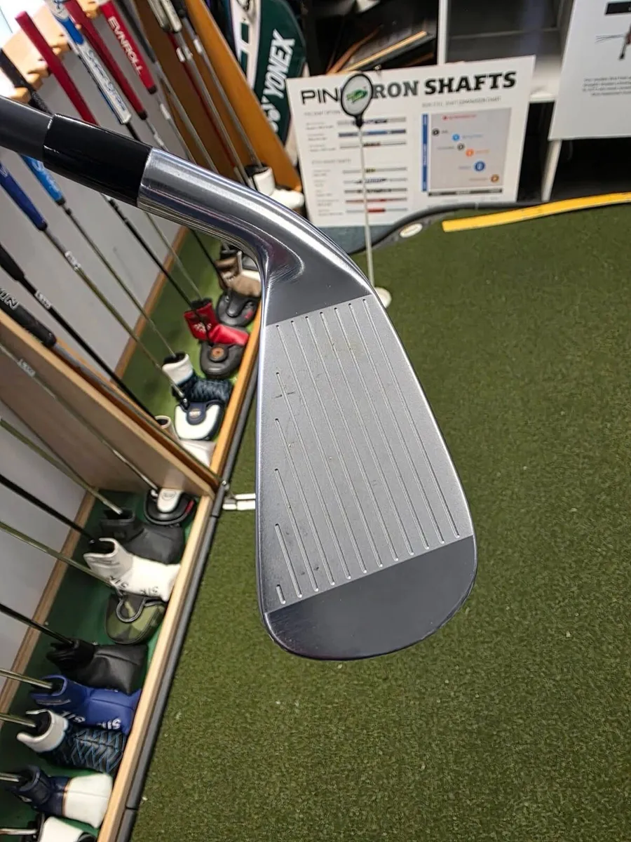 Like New Titleist U505 Forged 2 Iron - Image 4