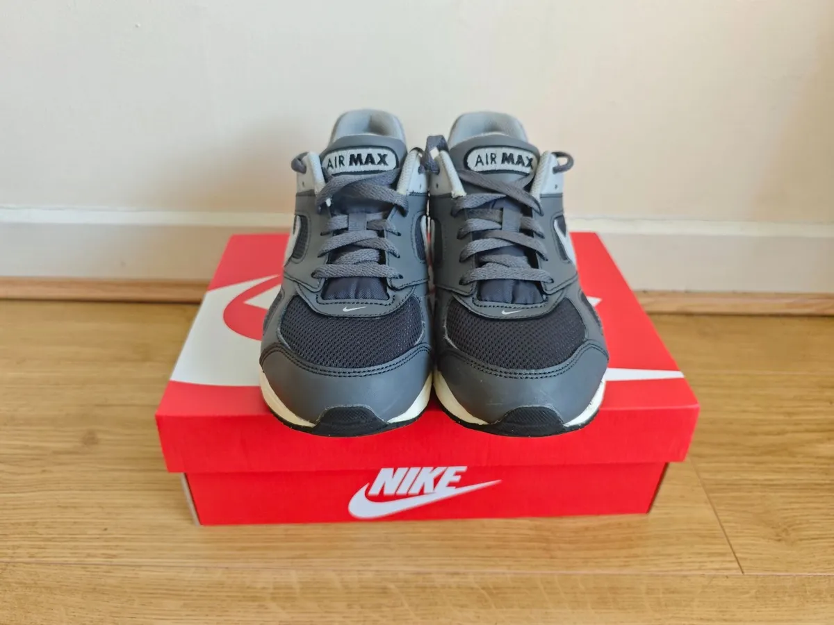 Nike Air Max Ivo Trainers - Image 4