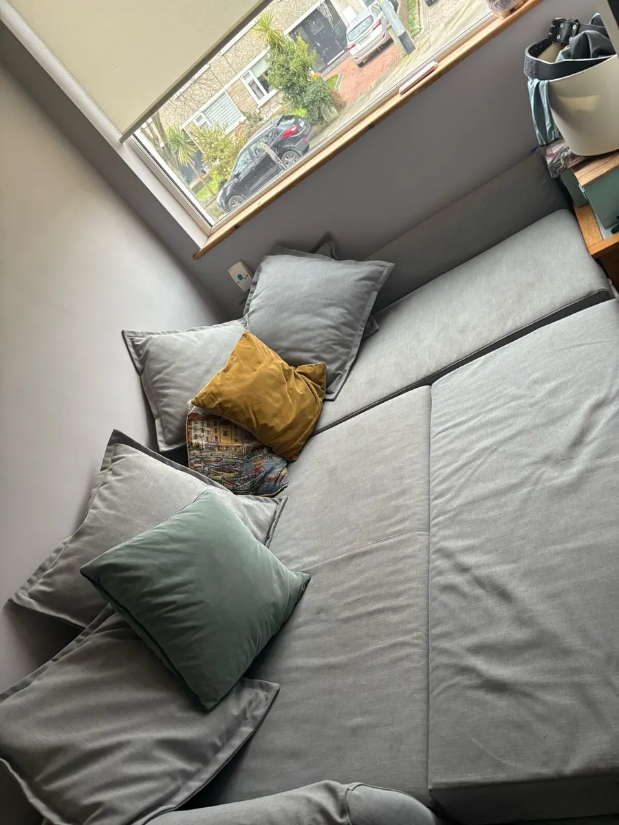 Grey L coach - Image 2