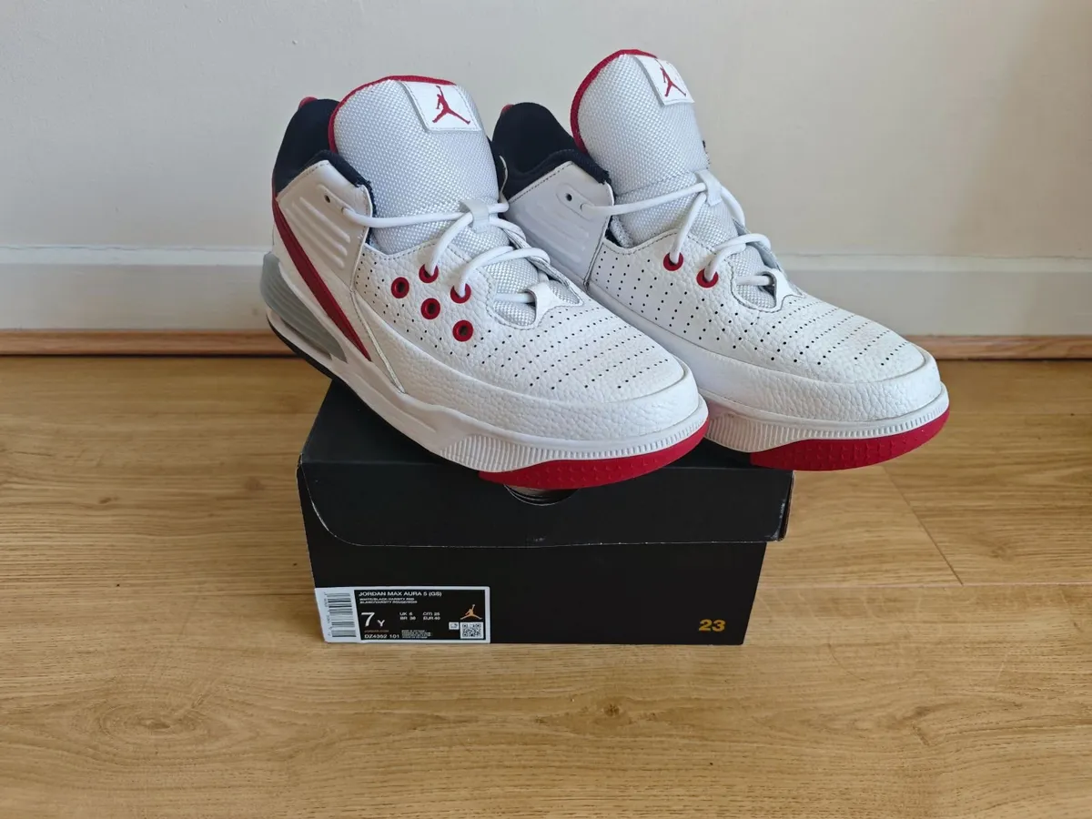 Nike Jordan Max AURA 5 Trainers - Image 1