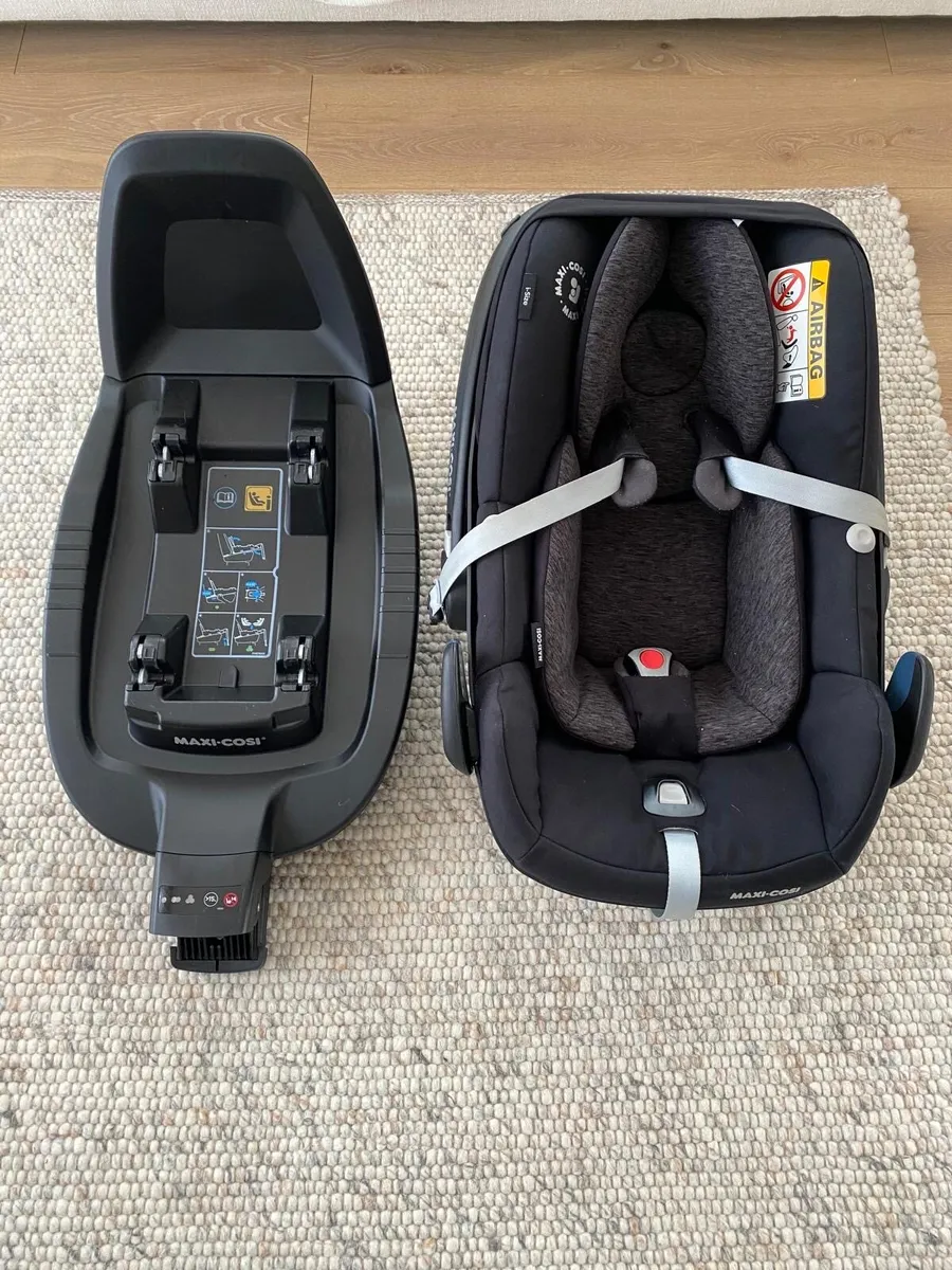 Newborn Car seat and Iso fix base - Image 1