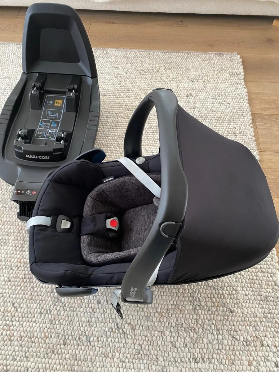 Newborn Car seat and Iso fix base - Image 2