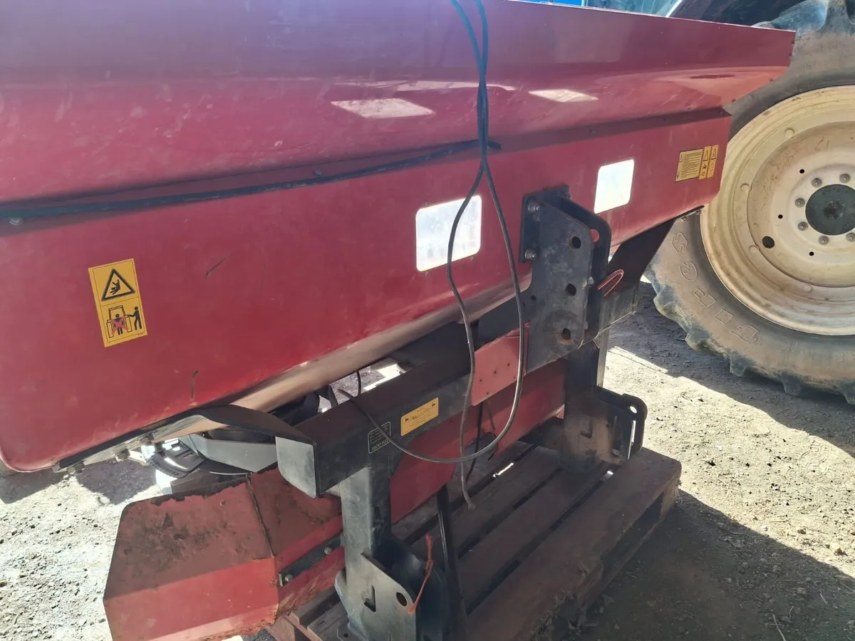 Vicon Rotaflow RS-M fertiliser spreader - Image 2
