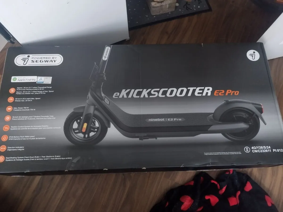 eKick Scooter E2 Pro Segway + Helmet - Image 1