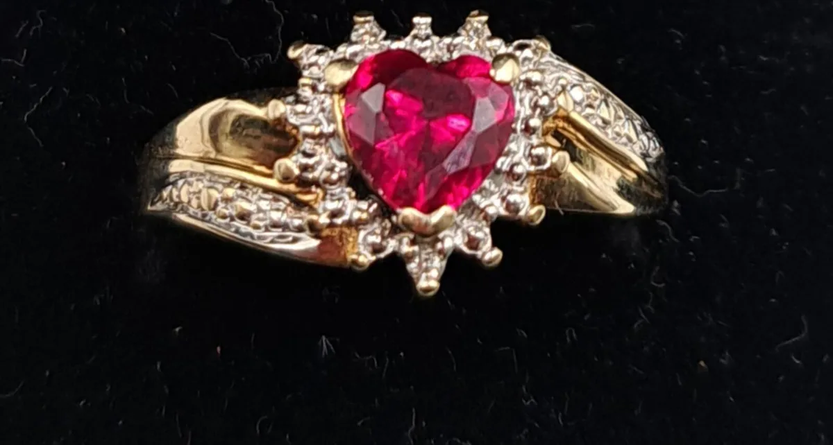 Vintage 9ct yellow gold ring - Image 1