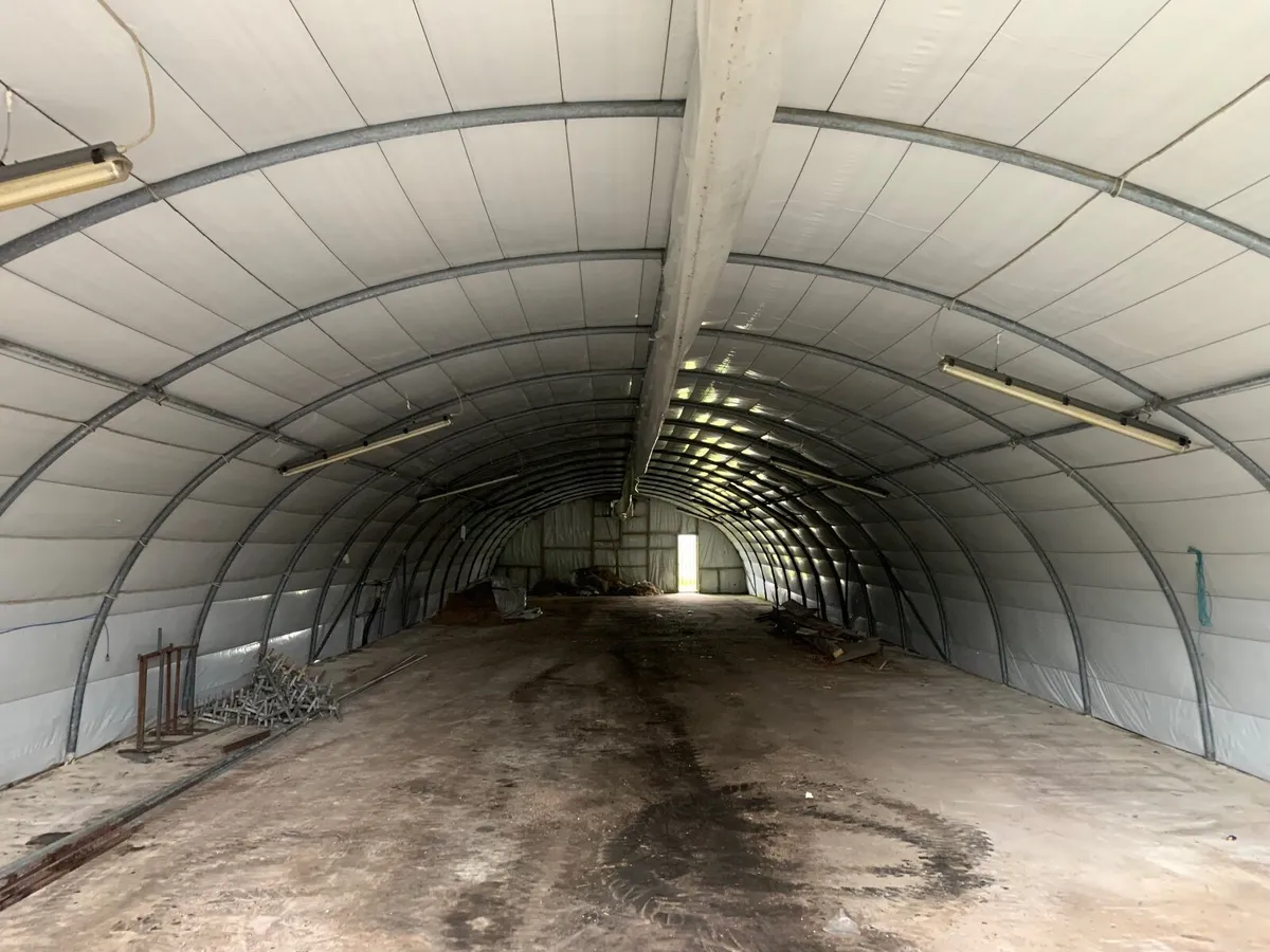 Sheds or tunnels - Image 1