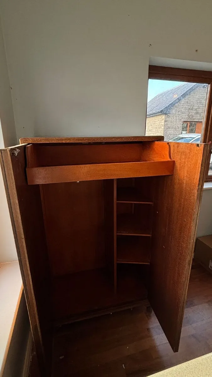 Gentlemans Compat Wardrobe - Image 2