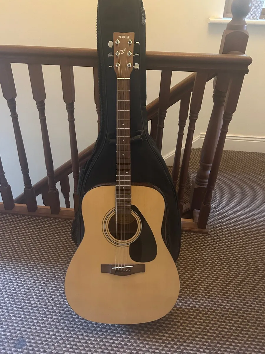 YAMAHA Acoustic Guitar EXCELLENT CONDITION €100ono - Image 1