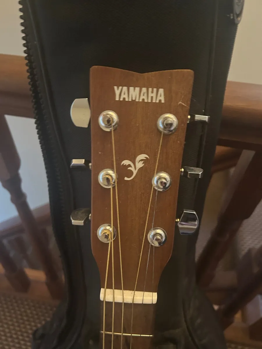 YAMAHA Acoustic Guitar EXCELLENT CONDITION €100ono - Image 2