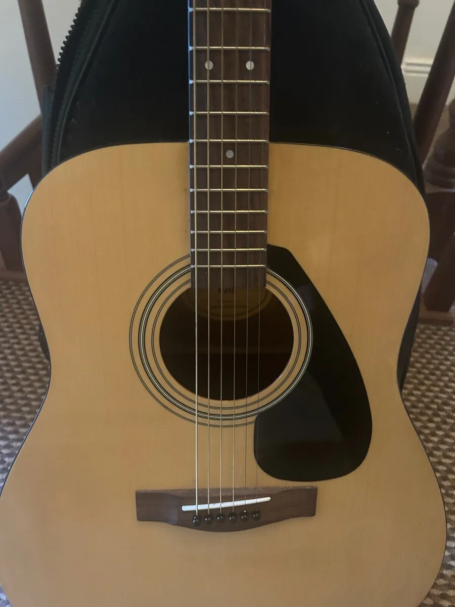 YAMAHA Acoustic Guitar EXCELLENT CONDITION €100ono - Image 3