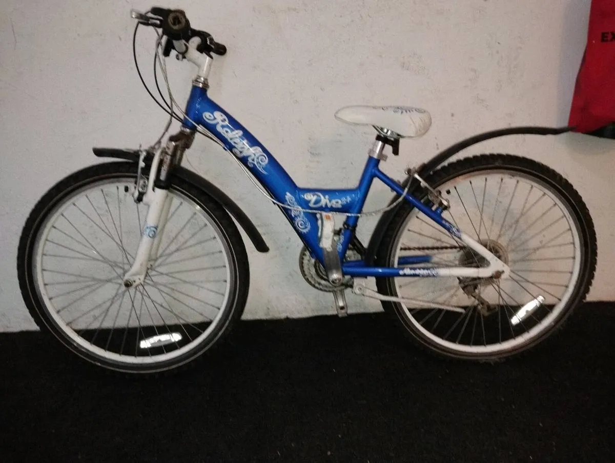 Girls 24inch bike - Image 2