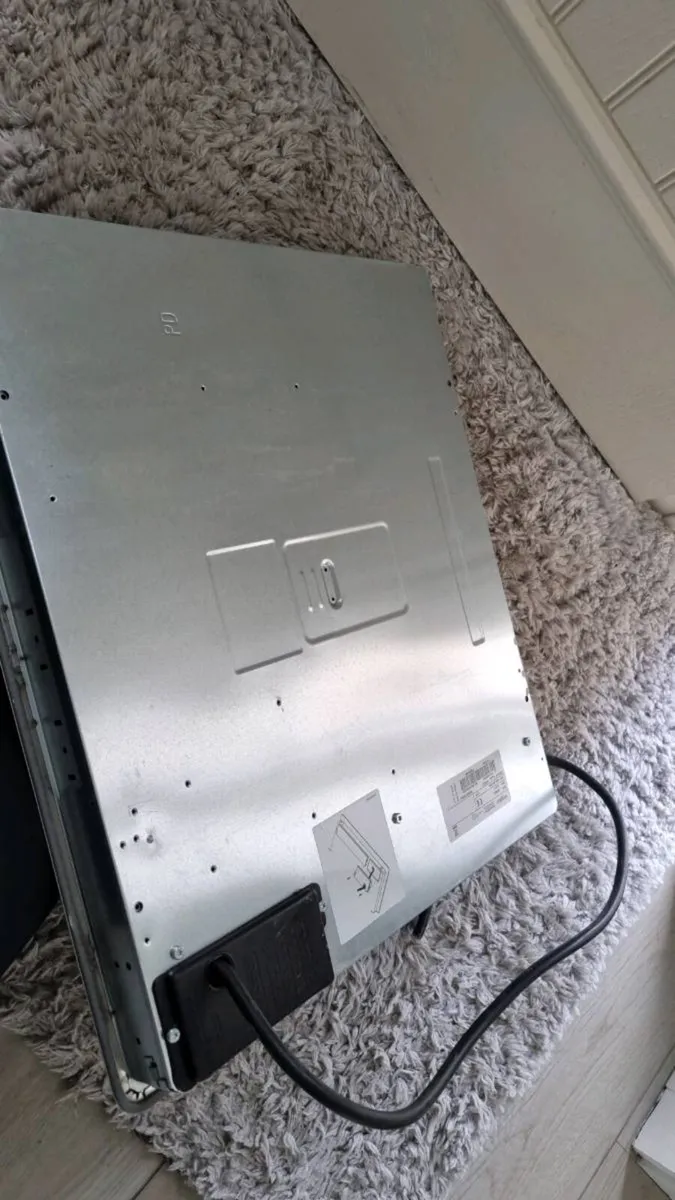 Whirlpool Black Ceramic Electric Hob - Image 4