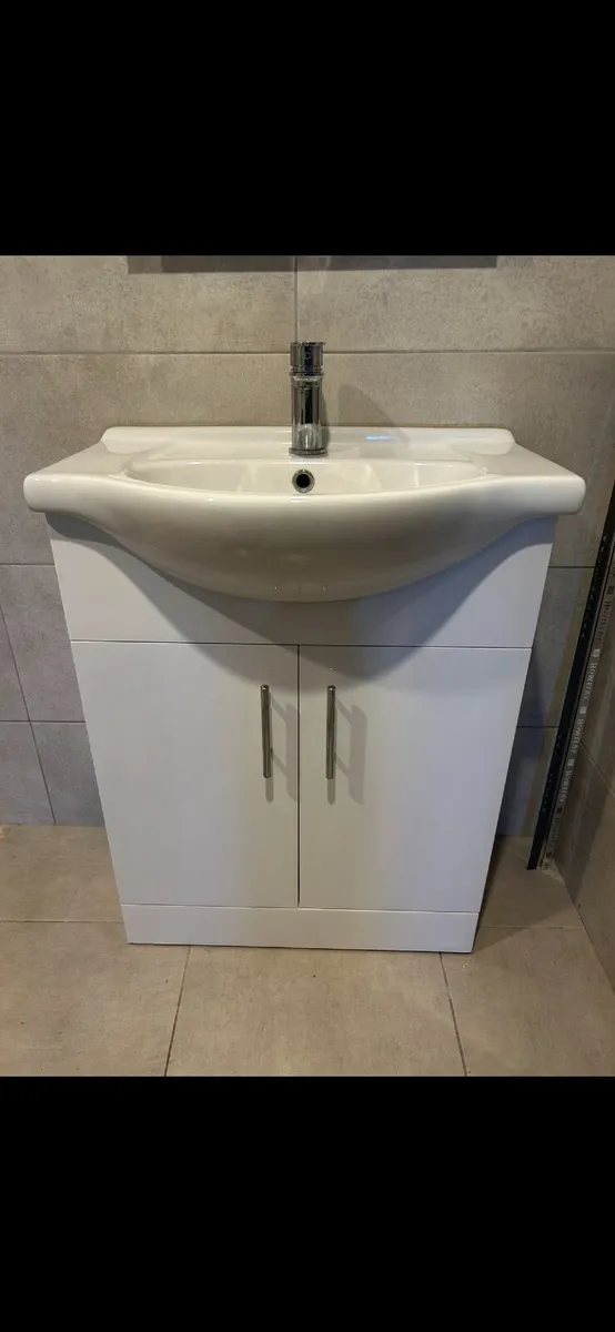 Bathroom wear - Image 1