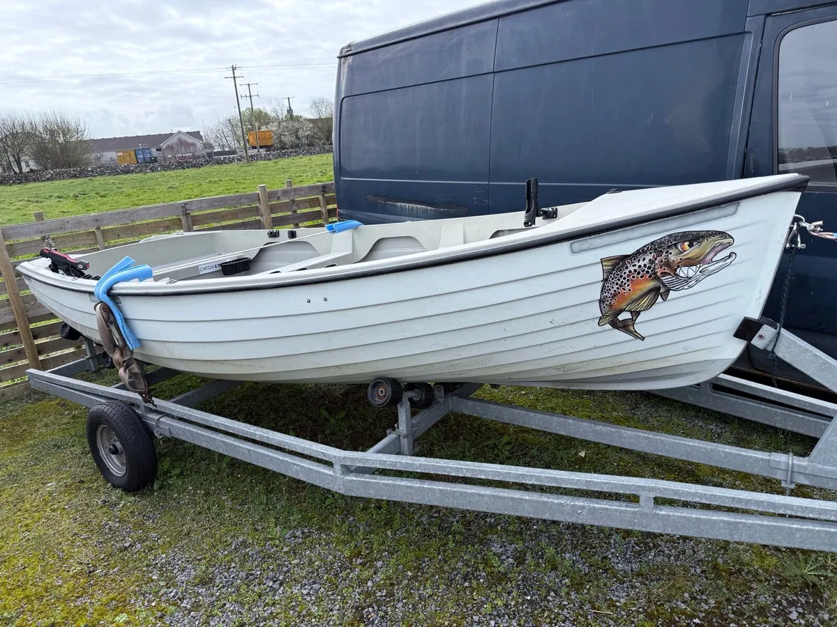 Boat with trailer and engine. - Image 1
