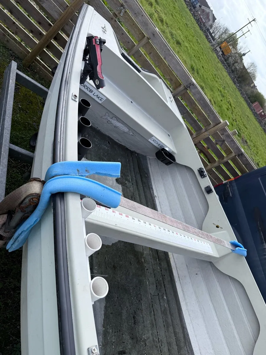 Boat with trailer and engine. - Image 2