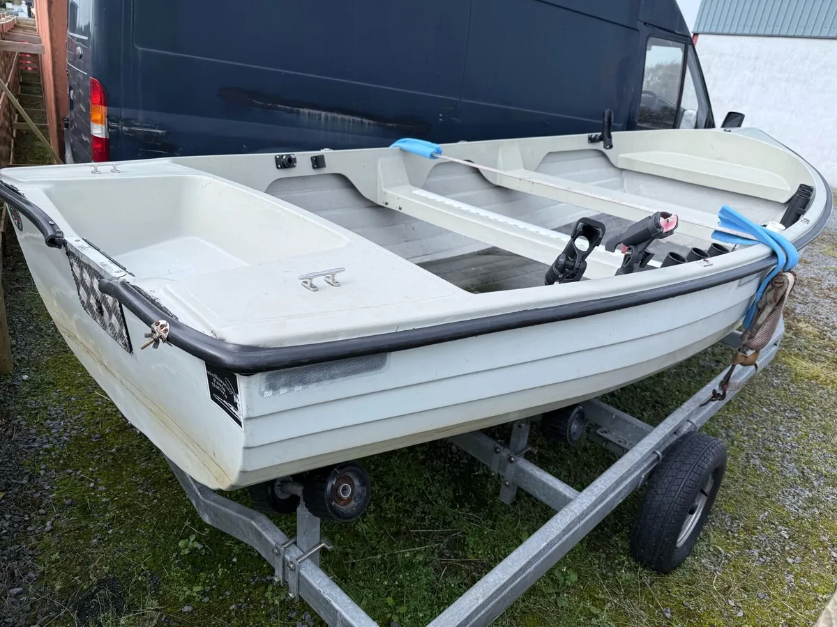 Boat with trailer and engine. - Image 4