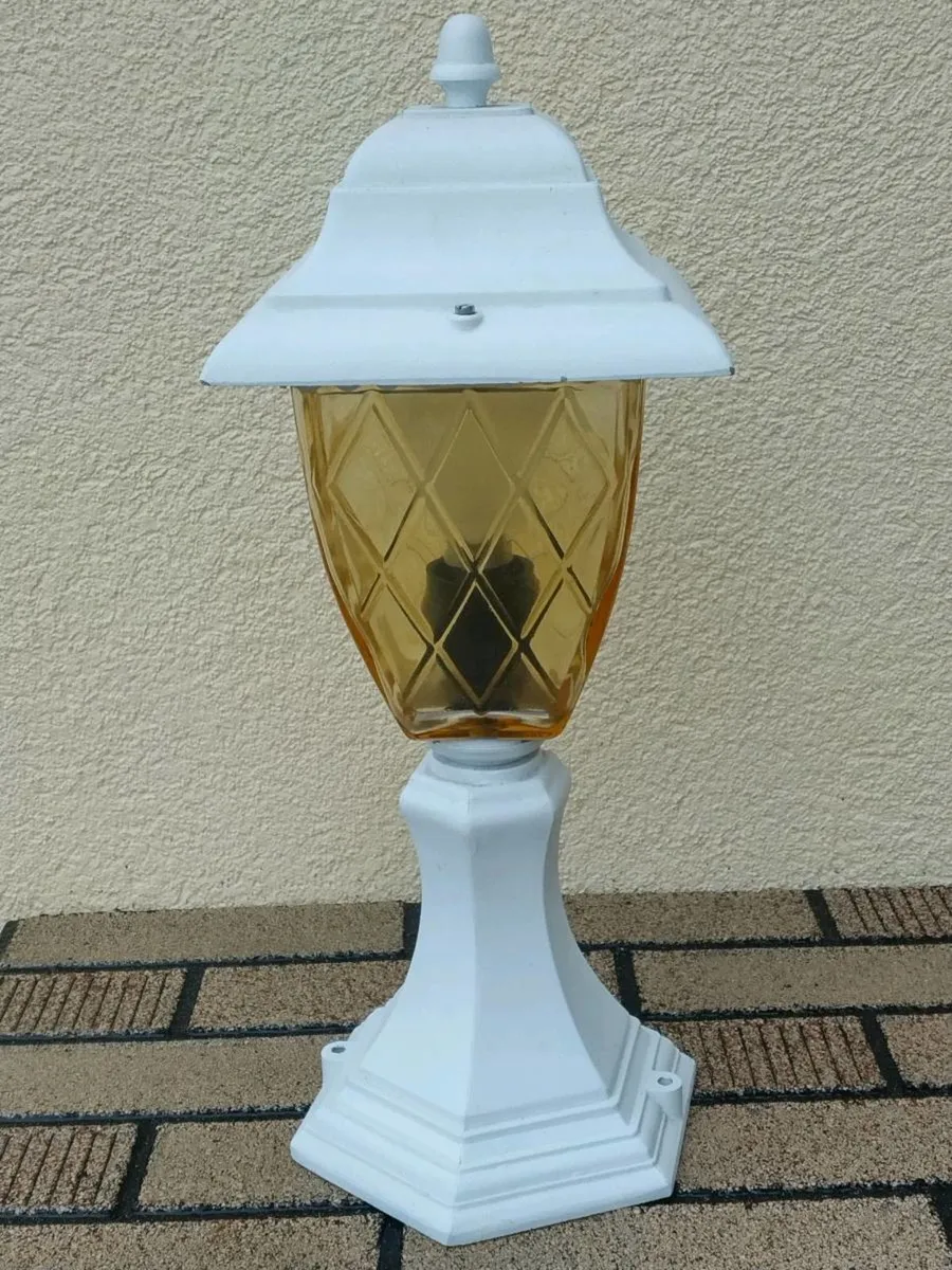 External pedestal lantern