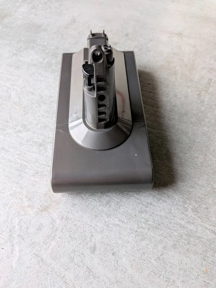 Dyson V11 - Battery (screw in) - Image 1