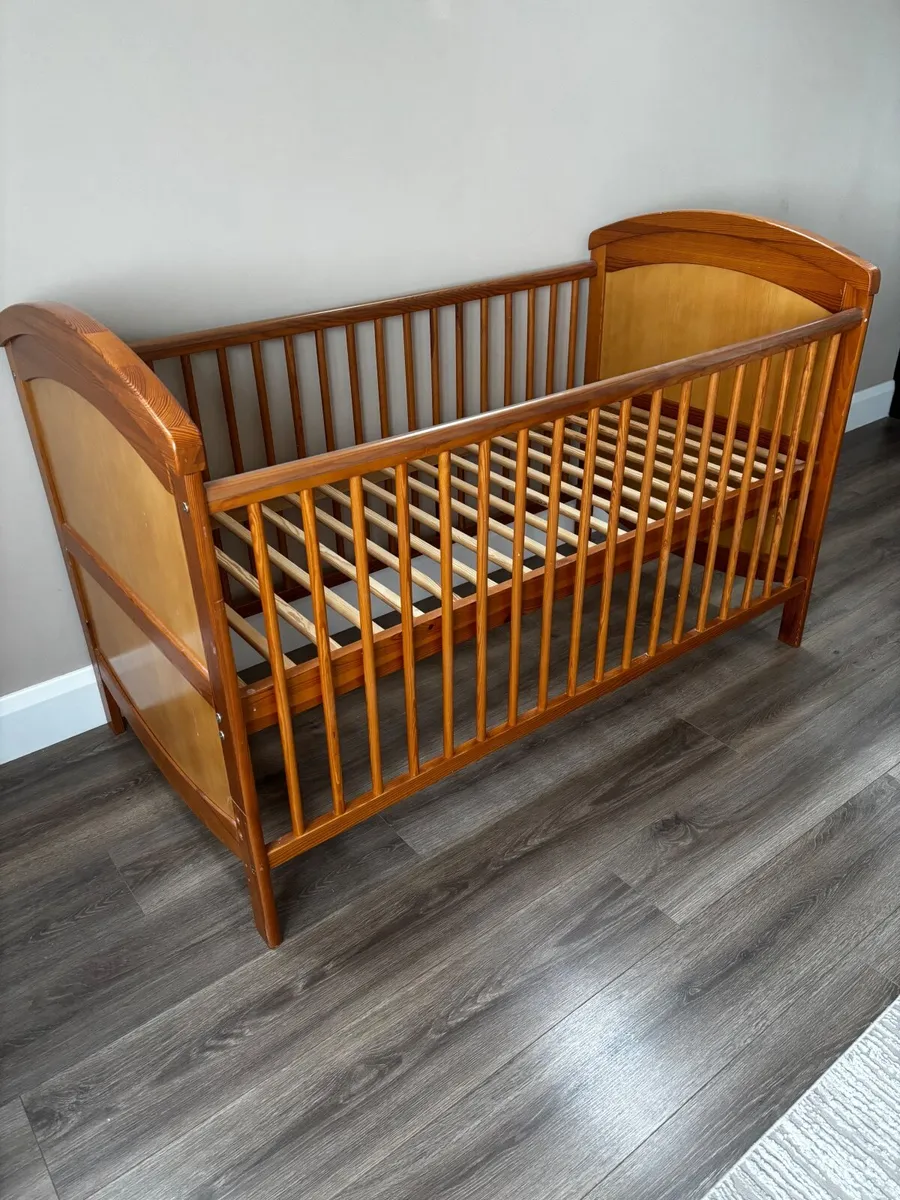 Baby cot - Image 1