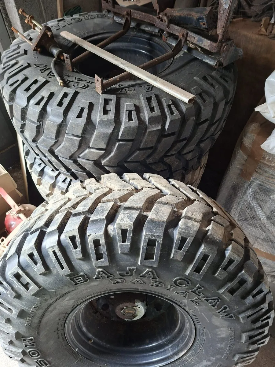 Off road tires and rims Land Rover defender - Image 1