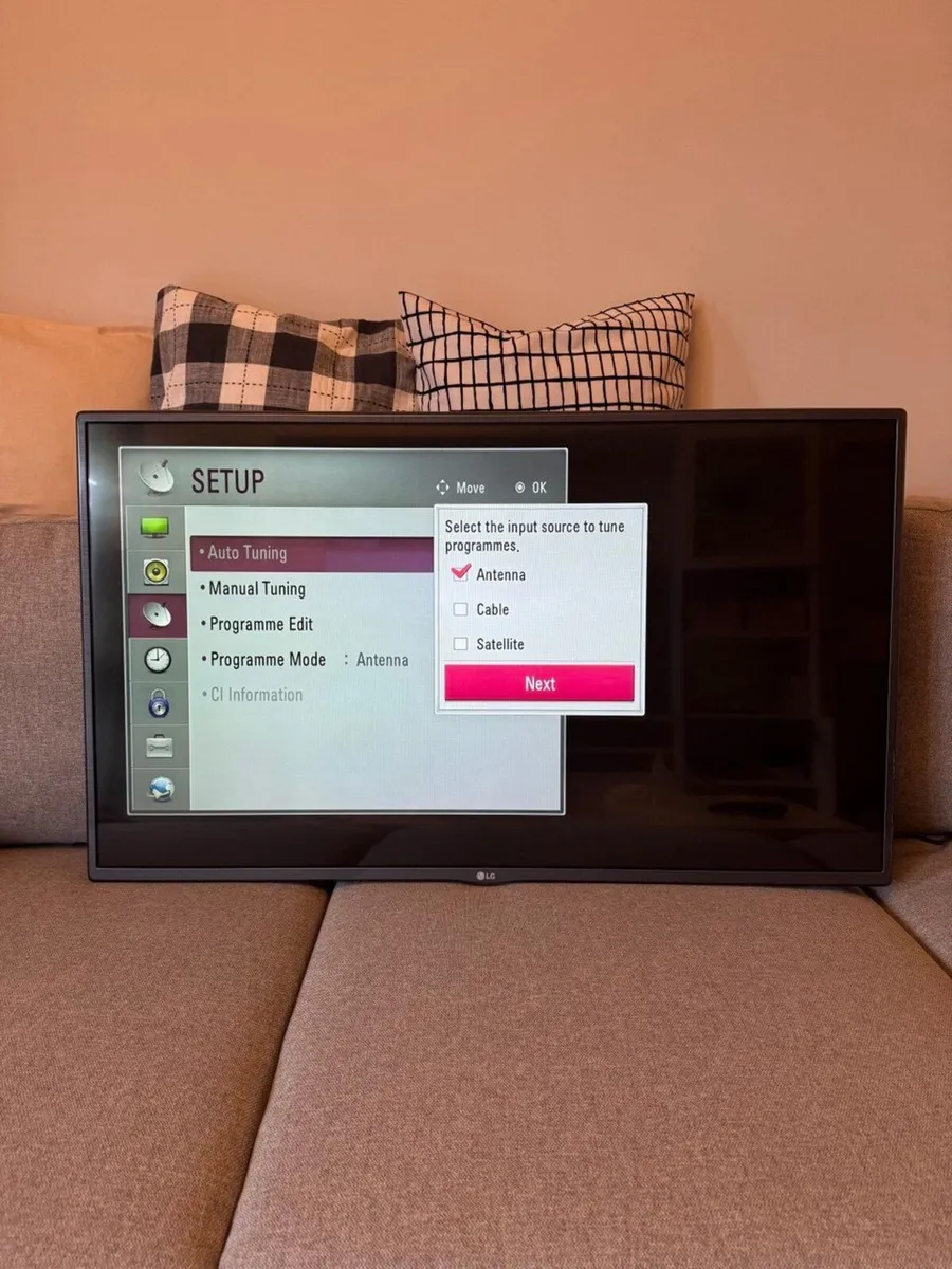 LG 42" Full HD LED TV — Works Perfectly | With Rem - Image 3