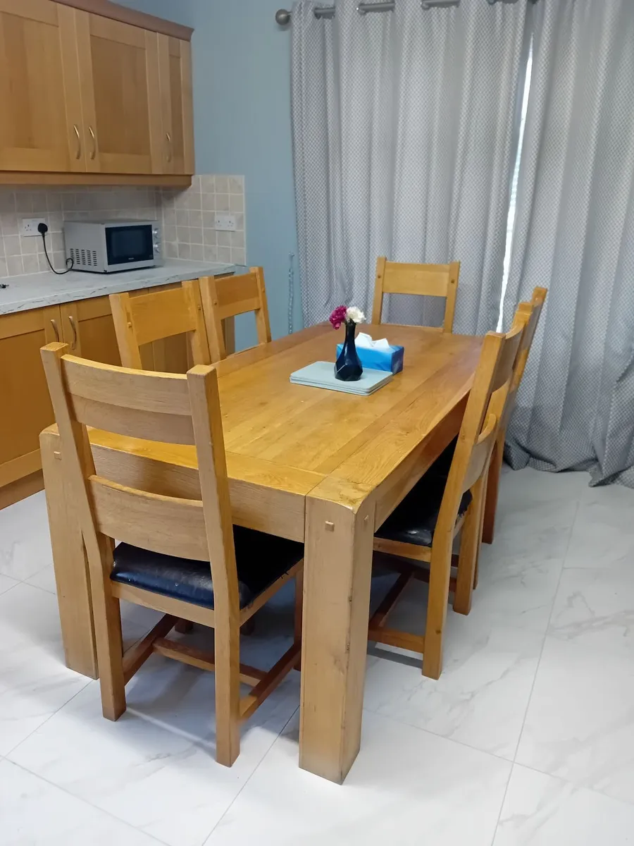 Solid Oak Dinining Table with six Chairs. - Image 1