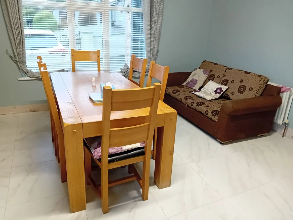 Solid Oak Dinining Table with six Chairs. - Image 3