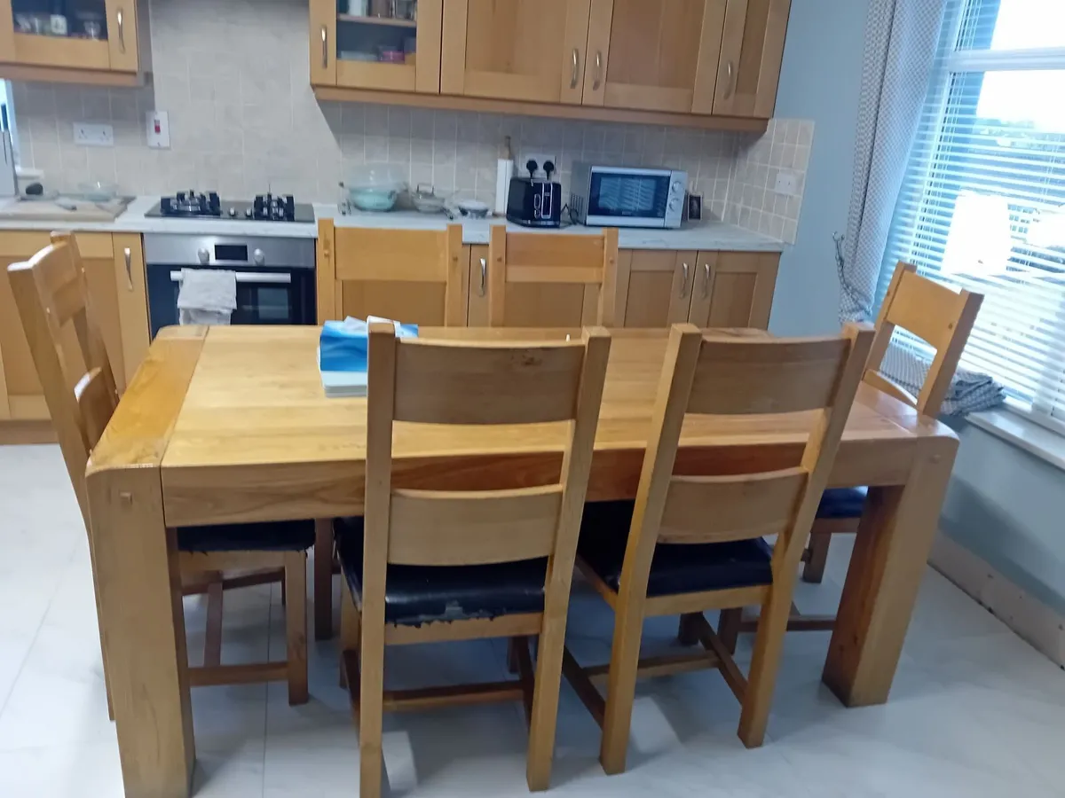 Solid Oak Dinining Table with six Chairs. - Image 4