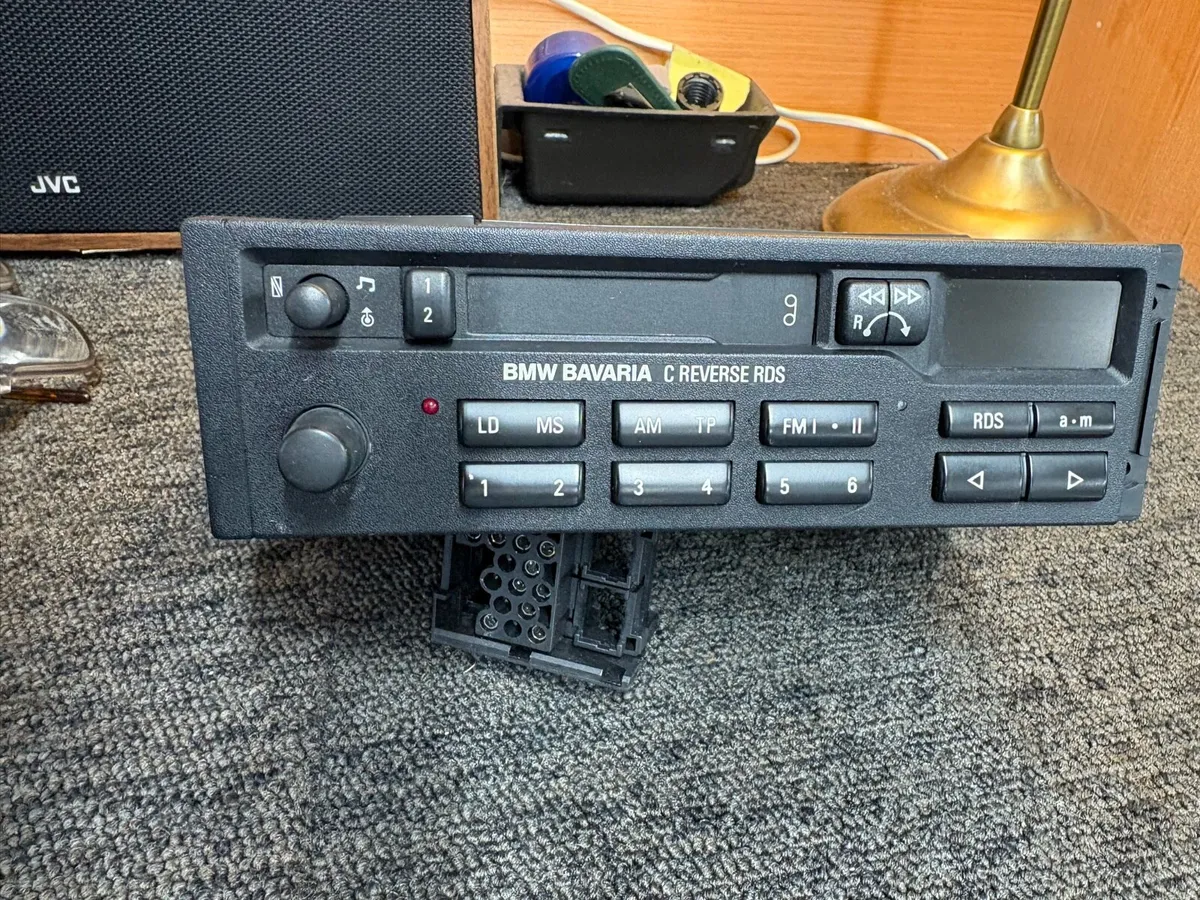 BMW Original E30 Car Stereo - Image 4