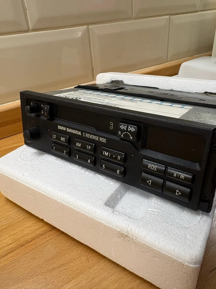 BMW Original E30 Car Stereo - Image 2