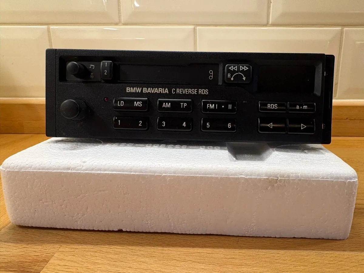 BMW Original E30 Car Stereo - Image 3
