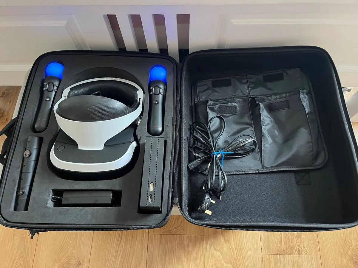 PlayStation 4 and  PSVR headset plus games - Image 3