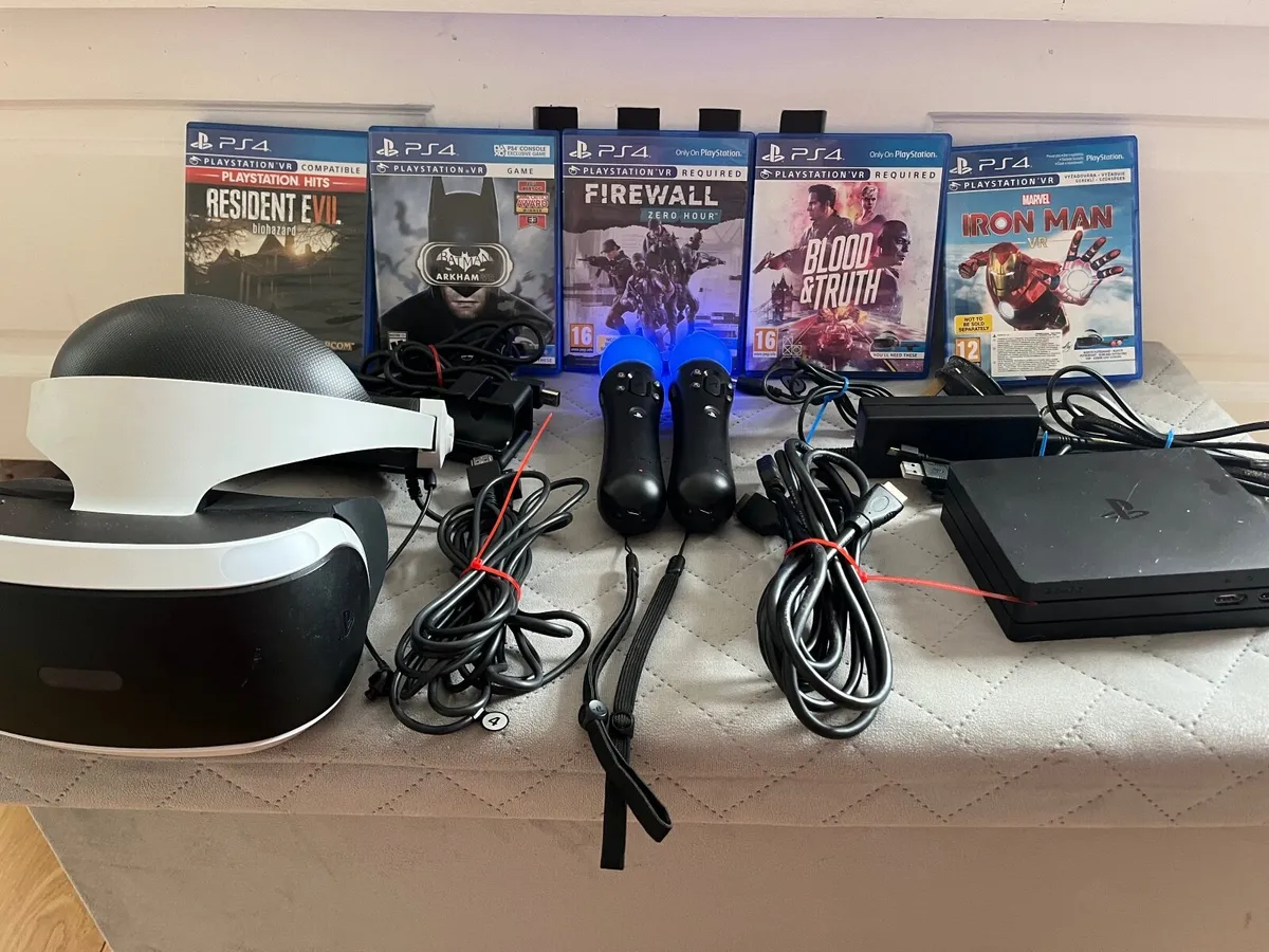 PlayStation 4 and  PSVR headset plus games - Image 4