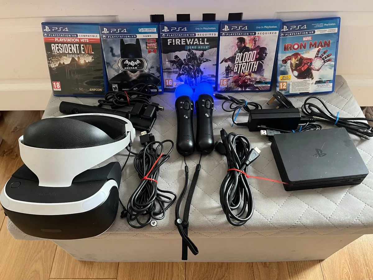 PlayStation 4 and  PSVR headset plus games - Image 2