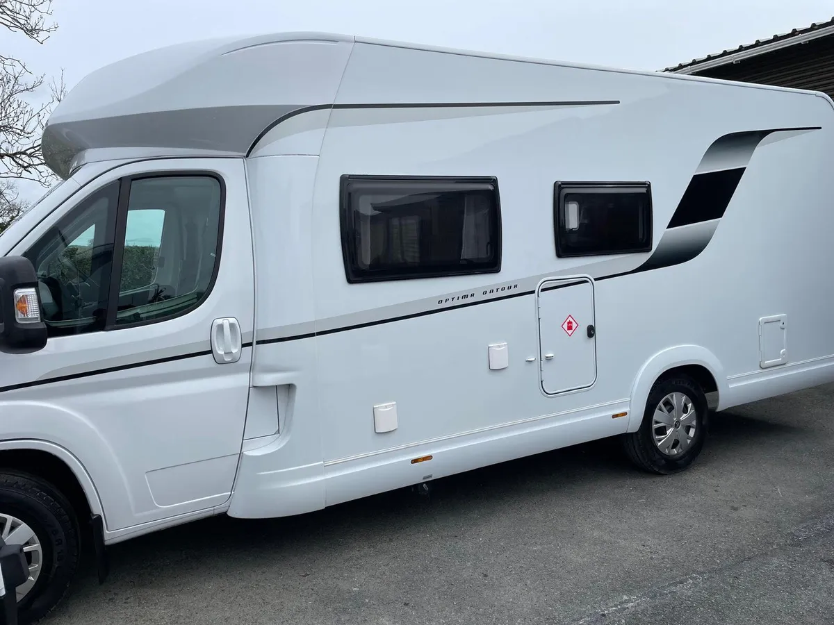 2022 Hobby T65 HFL 4 Berth - Image 2